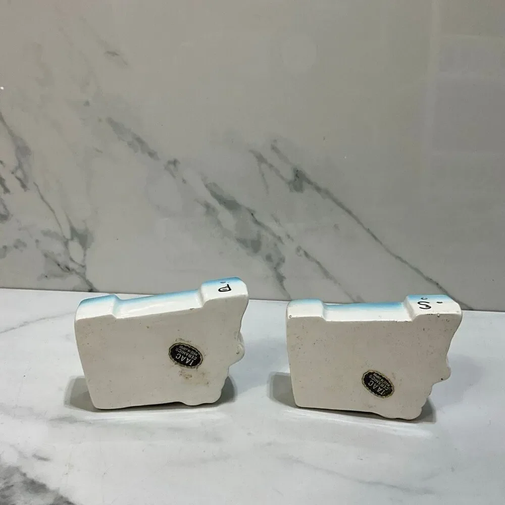 VINTAGE MONTANA Souvenir Salt And Pepper Shakers